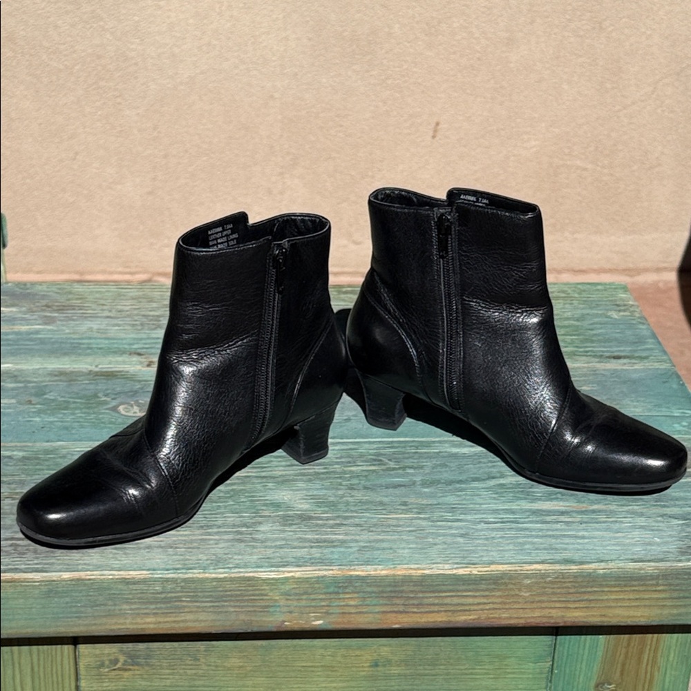 Aravon by New Balance Sleek Black Ankle Booties with Button Accents‎ - Picture 4 of 6